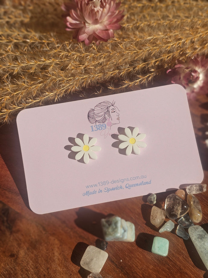 Regular White Daisy (1.5cm) Stud Earrings (Assorted)