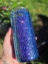 Load image into Gallery viewer, CHIMERA Colour Shift Snowglobe Tumbler