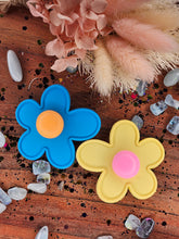 Load image into Gallery viewer, DAISY Snap Hair Clips (2 pieces)